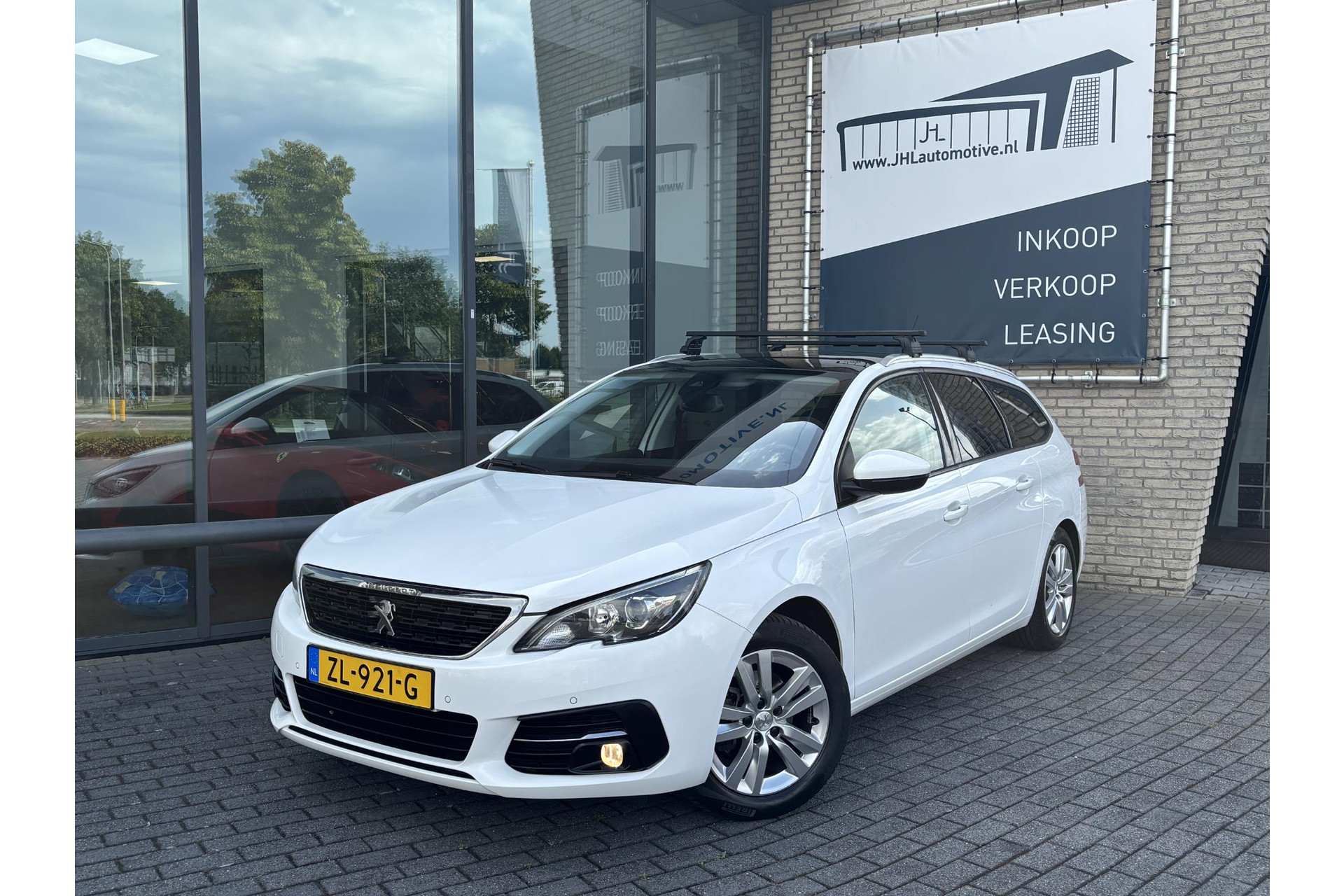 Peugeot 308 SW 1.2 PureTech Blue*ECC*CRUISE*NAVI*PANO*HAAK*
